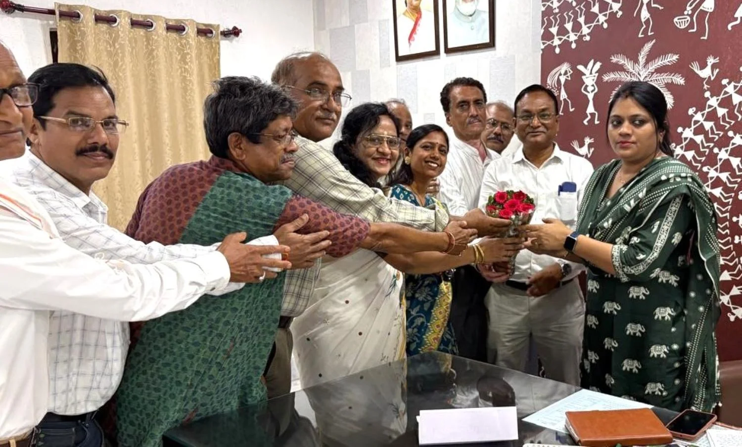 Talpuri B Block Residents Association officials met with Risali Municipal Commissioner