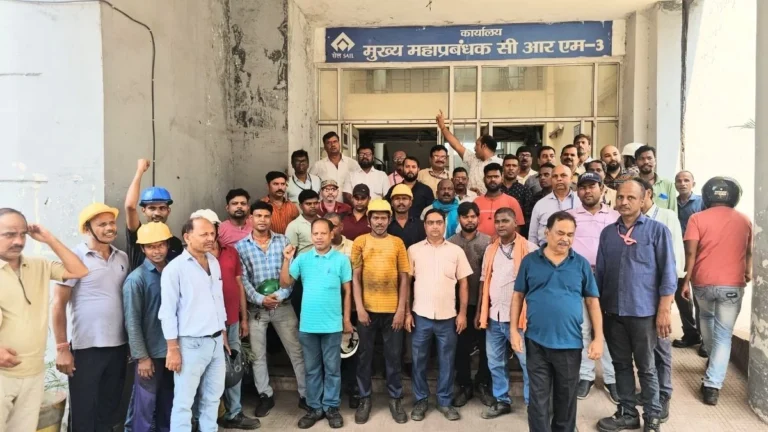 Workers Protest at Bokaro Steel Plant, issue 15-day Ultimatum Demand Raised for 39 Months Arrears and Wage Revision